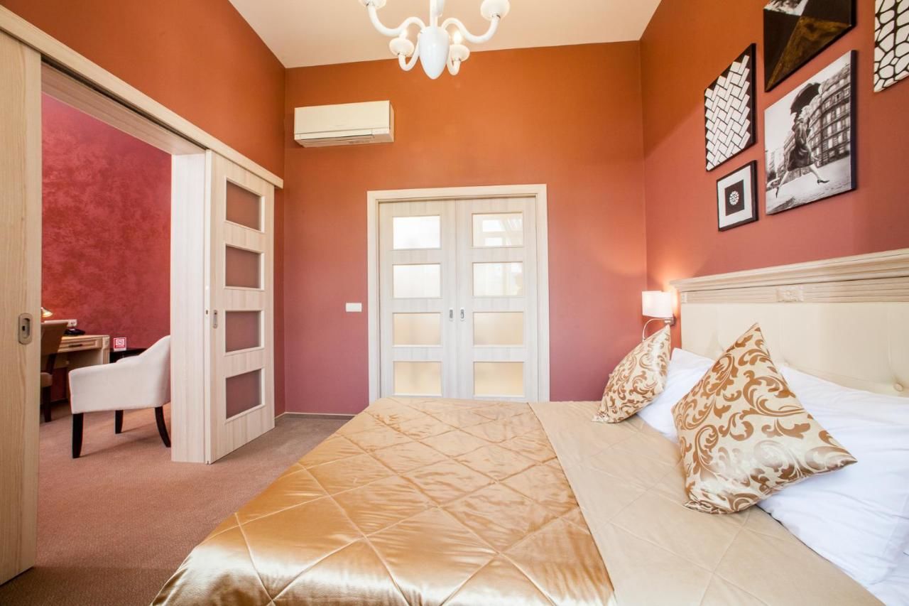 Отель Mackintosh Hotel Киев
