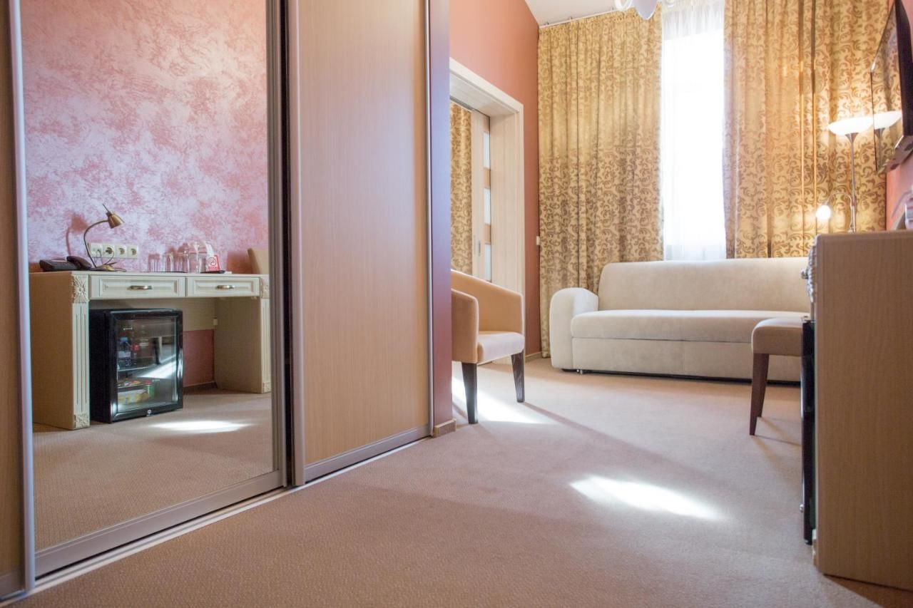 Отель Mackintosh Hotel Киев