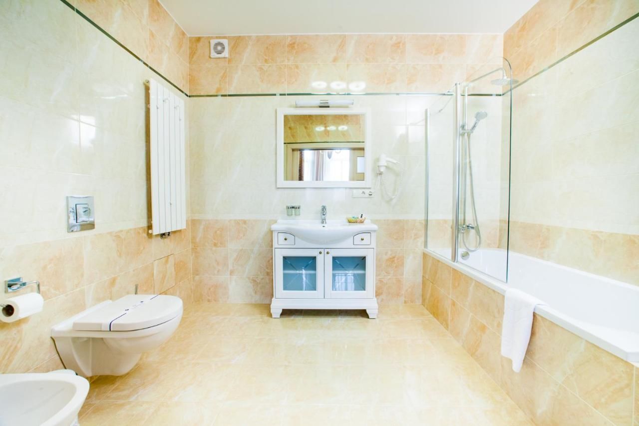 Отель Mackintosh Hotel Киев