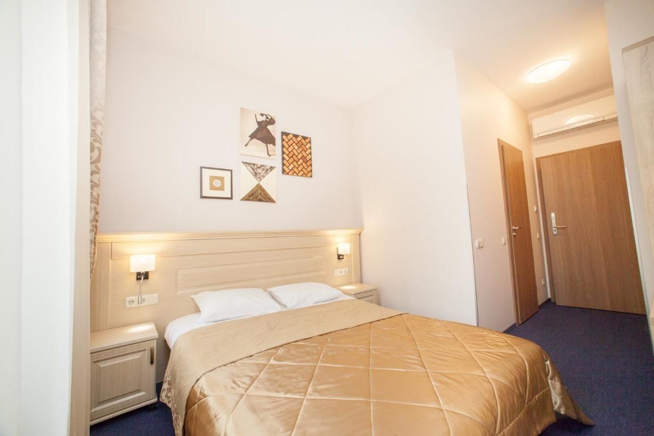 Отель Mackintosh Hotel Киев