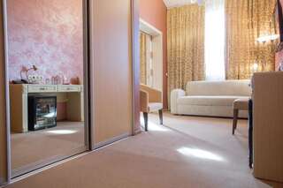Отель Mackintosh Hotel Киев Люкс с 1 спальней-5